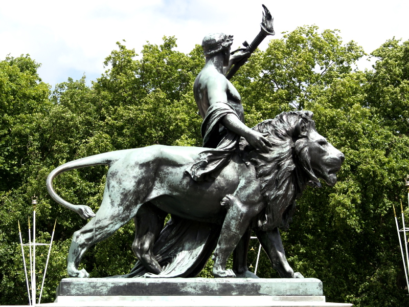 Detail, Victoria Monument, Buckingham Palace, July 27, 2007