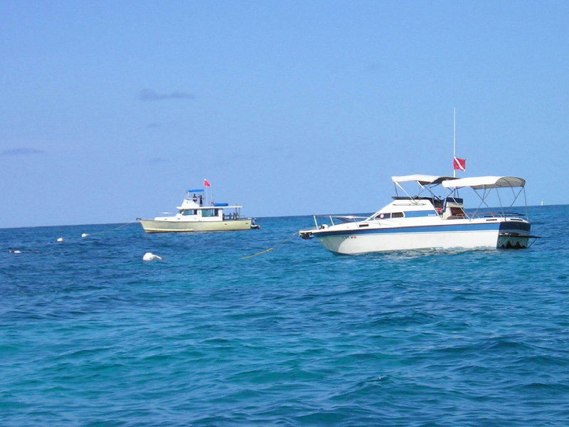 Dive Boats, Alligator Reef 07/16/04